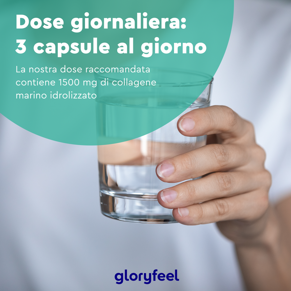 Qualcuno tiene in mano un bicchiere d&