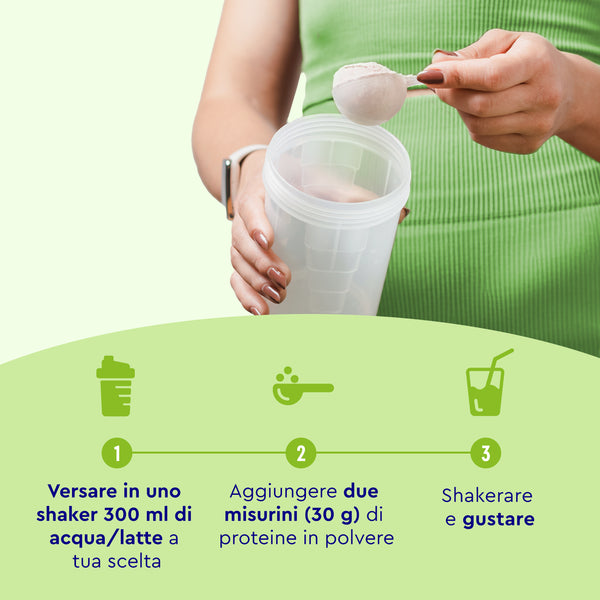 Una persona con un top verde aggiunge Proteine in polvere Nougat Love di gloryfeel Italia in uno shaker. Istruzioni: 1. Versare 300 ml di acqua/latte. 2. Aggiungere 30 g di polvere. 3. Agitare e gustare!.