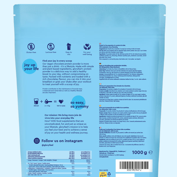 La confezione blu del prodotto vegano Proteine in polvere Choco Joy da 1000 g di GloryFeel GmbH Italia riporta informazioni nutrizionali, recapiti, icone e lo slogan &quot;rendi felice la tua vita&quot;.