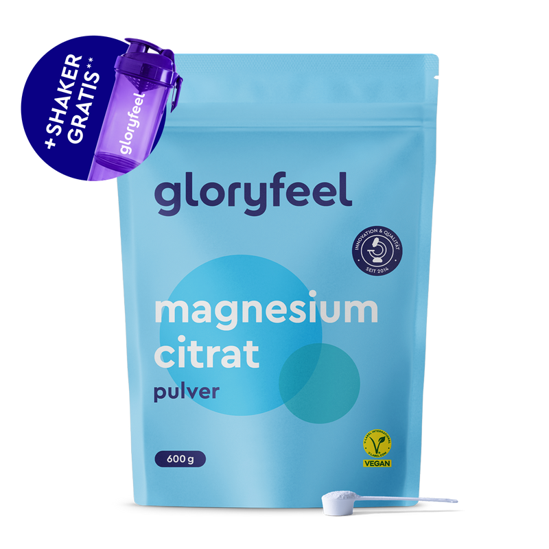 Un sacchetto blu da 600 g di gloryfeel Italia Magnesio citrato in polvere, vegano, include un misurino e presenta una promozione gratuita dello shaker viola.