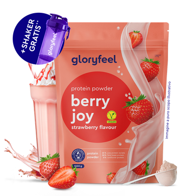 Una confezione di gloryfeel Italia Proteine in polvere alla fragola Berry Joy con fragole, un bicchiere di frullato alla fragola, un misurino di polvere e una tazza da shaker viola in omaggio.