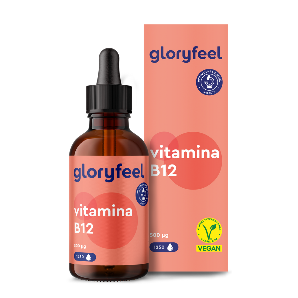 Vitamina B12 Gocce&quot; di GloryFeel GmbH Italy include un flacone contagocce marrone accanto a una scatola arancione con dettagli blu e bianchi, con simboli vegani e di garanzia della qualità. Questa potente miscela di composti chimici offre numerosi benefici della salute per la tua routine di benessere.