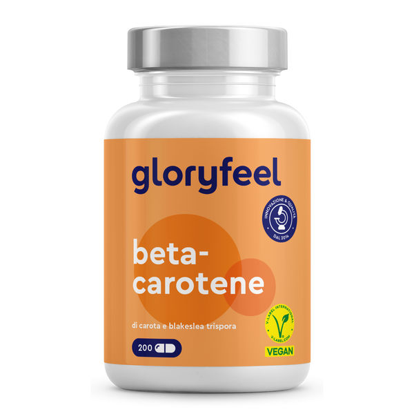 Il Beta Carotene di GloryFeel GmbH Italy è in una bottiglia arancione e bianca, presenta un simbolo vegano e include &quot;di carota e blakeslea trispora&quot; sull&