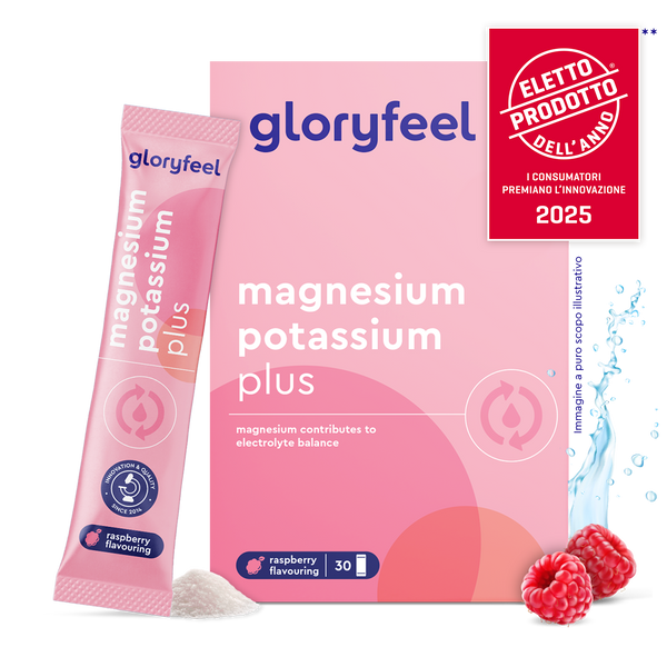Una scatola di gloryfeel Italia Magnesio e potassio in bustine al gusto lampone, contenente una bustina, polvere e lamponi; etichetta &quot;Prodotto dell&