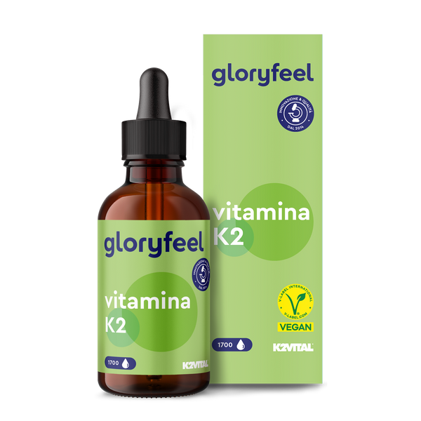 Il flacone Vitamina K2 Gocce di gloryfeel Italia è dotato di contagocce e di una formula vegana ad alto dosaggio. La confezione presenta una combinazione di colori verde con testo viola e bianco, promuovendo un approccio &quot;dieta equilibrata&quot;. Nota: i risultati possono variare.