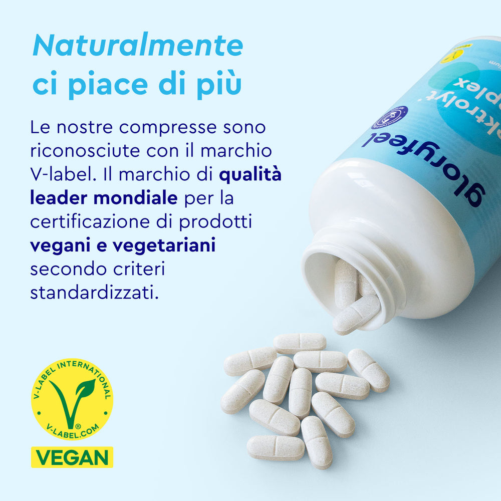 Una bottiglia di Compresse di Elettroliti di gloryfeel Italia con le compresse rovesciate. Il testo in italiano indica che il prodotto è vegano e vegetariano, certificato V-label.