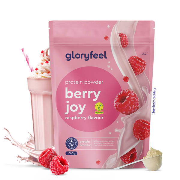 Busta rosa di &quot;Proteine in polvere Berry Joy&quot; di GloryFeel GmbH Italia, con lamponi e un bicchiere di frullato.